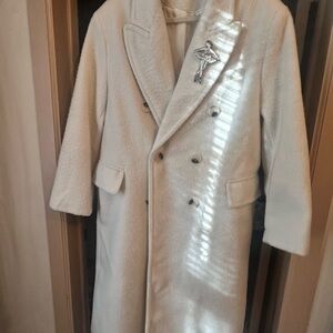 Elegant White Double-Breasted women’s Coat, comes with beautiful 
 broach